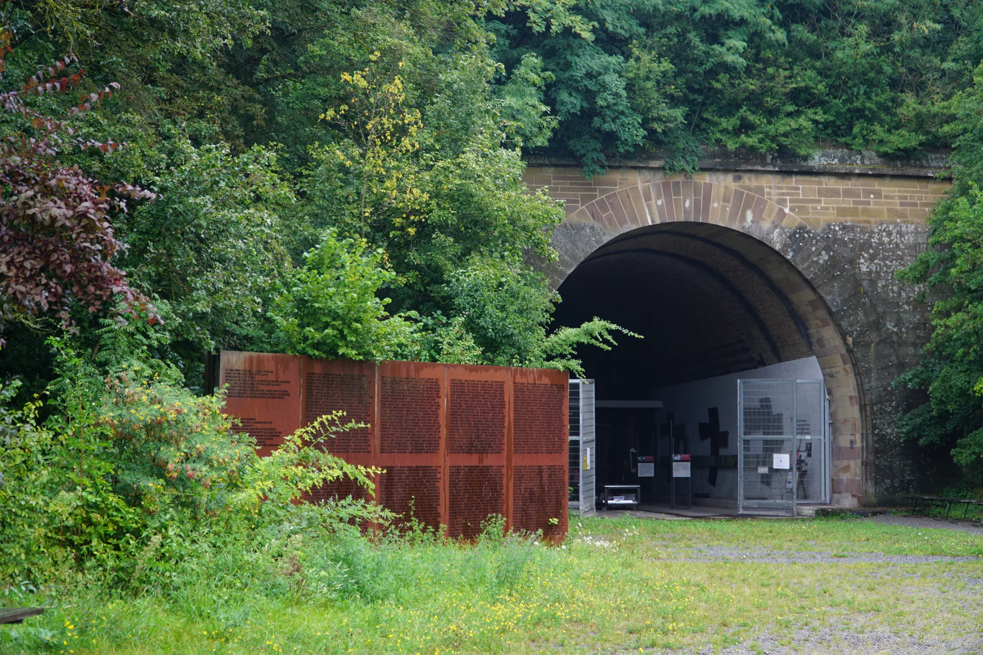 Miejsce pochówku: KZ-Gedenkstätte Leonberg (Alter Engelbergtunnel), Leonberg