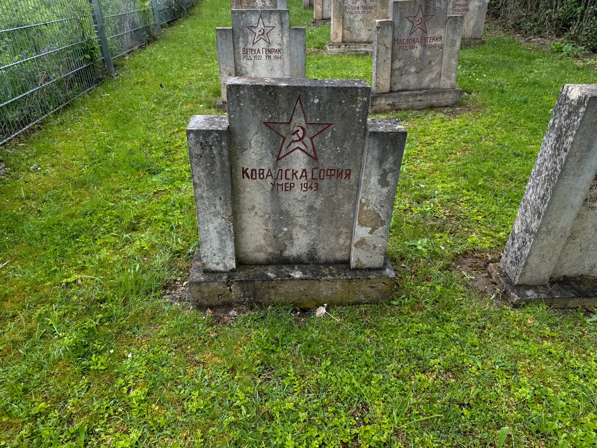 Unterrombach: nagrobek Zofii Kowalskiej.
Napis: „КОВАЛСКА СОФИЯ / УМЕР 1943”