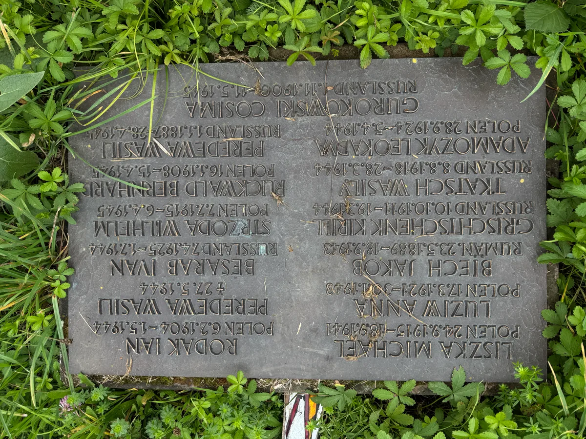 Grób: Liszka Michael (1915–1941), Rodak Jan (1904–1944), Adamczyk Leokadya (1924–1944) — Maulbronn, Enzkreis